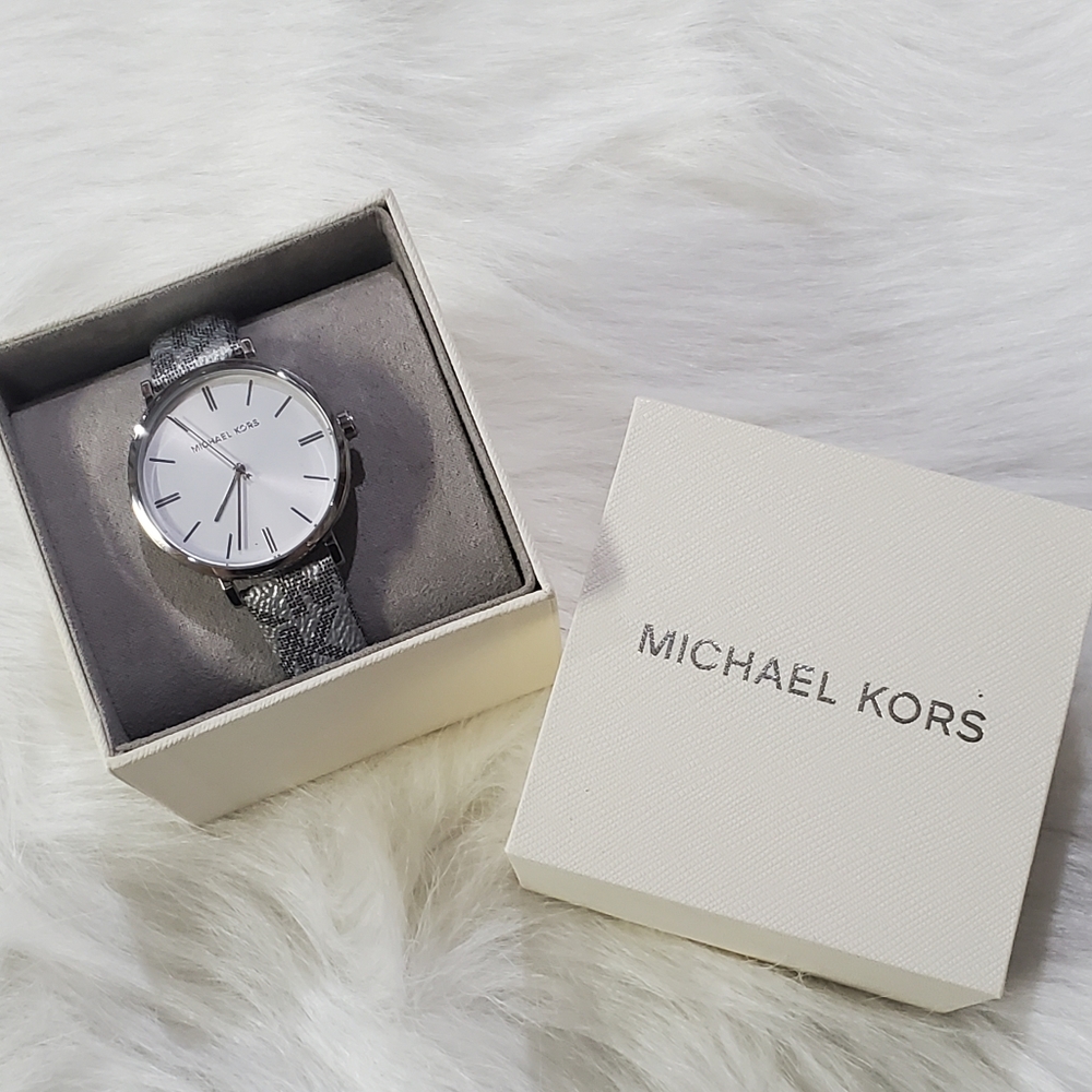 Michael Kors Women's Addyson White Dial Watch - Picture 1 of 9
